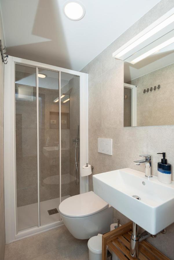 Alibi B11 Hotel ไพราน ภายนอก รูปภาพ